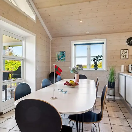 Hjalmar Holiday home